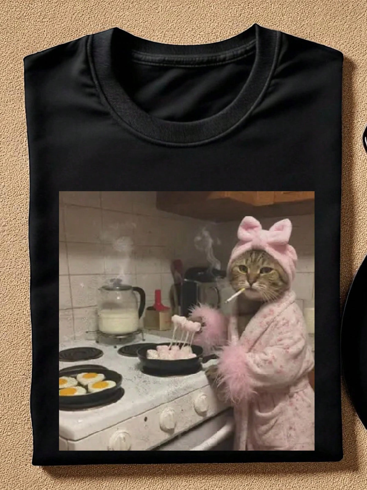 Funny Housewife Cat T-Shirt