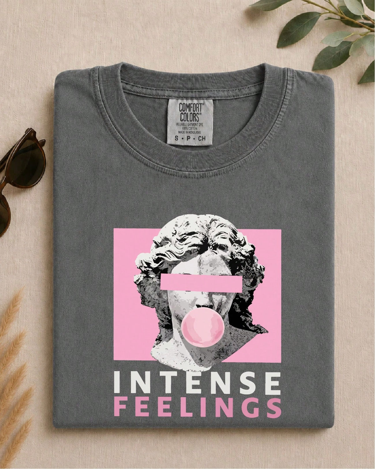 Sculpture & Letter Graphic T-Shirt
