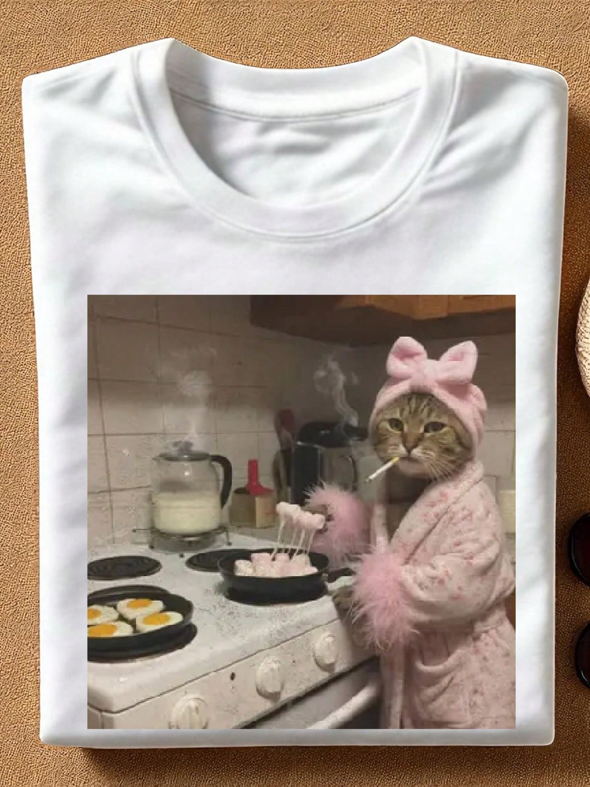 Funny Housewife Cat T-Shirt