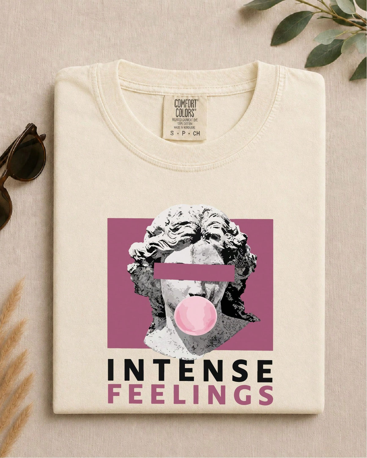 Sculpture & Letter Graphic T-Shirt