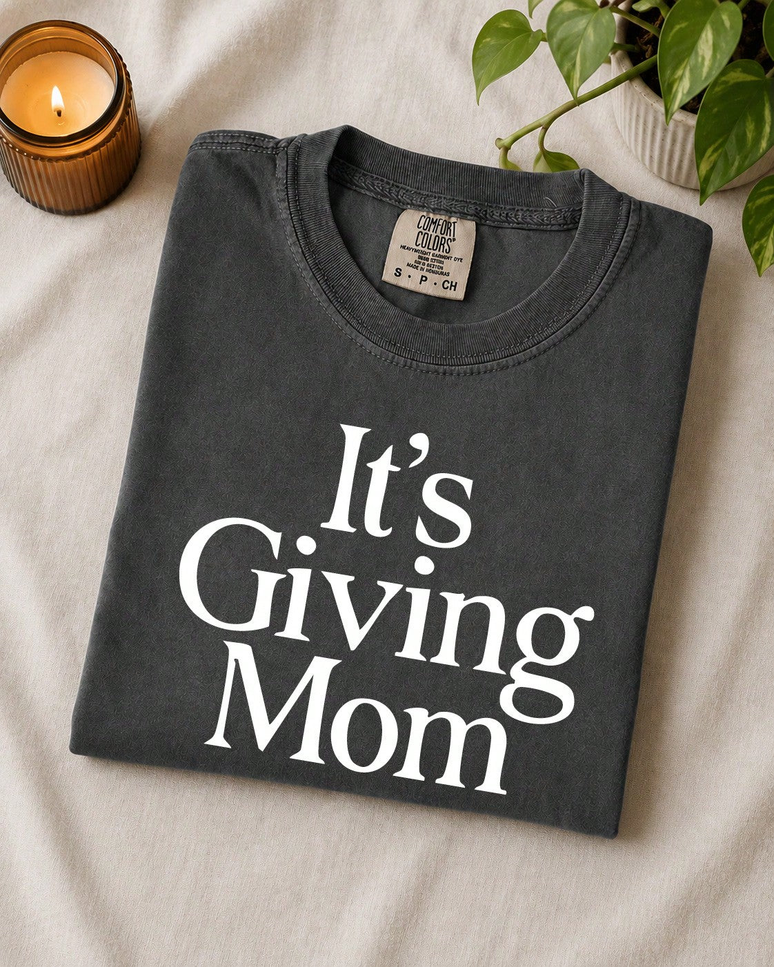 It's Giving Mom T-Shirt